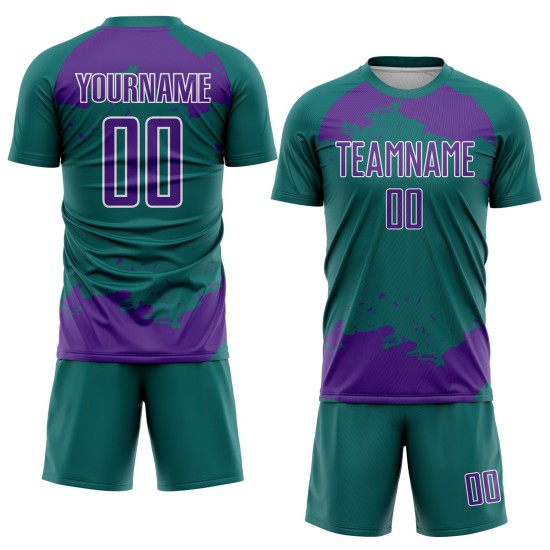Frammento di uniforme astratta da calcio, maglia da calcio viola-verde acqua e bianca, arte personalizzata